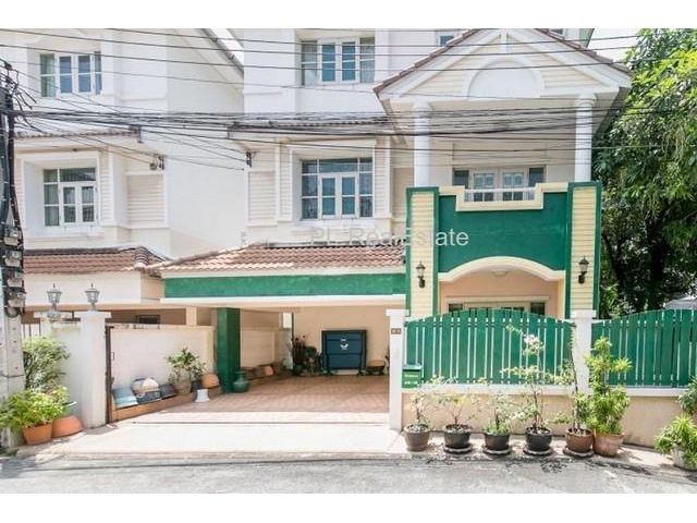 ให้เช่าบ้านเดี่ยว3ชั้นใกล้BTSปุณณวิถี หมู่บานสิรินนทาวน์ ย่านสุขุมวิท สุขุมวิท101 เลี้ยงสัตว์ได้ หลังมุม