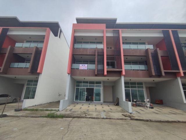ขายอาคารพาณิชย์ 3 ชั้น  เนื้อที่ 40 ตร.วา  โครงการคลองหลวงเมืองใหม่ ถนนคลองหลวง ใกล้ตลาดไท ใกล้ถนนพหลโยธิน