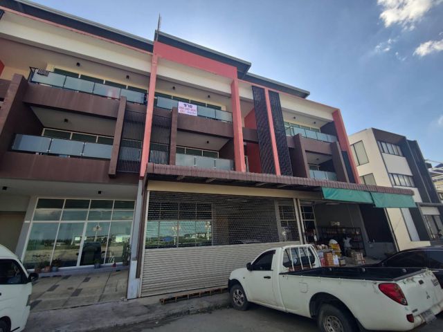 ขายอาคารพาณิชย์ 3 ชั้น  เนื้อที่ 40 ตร.วา  โครงการคลองหลวงเมืองใหม่ ถนนคลองหลวง  ใกล้ตลาดไท ใกล้ตลาดไอยรา