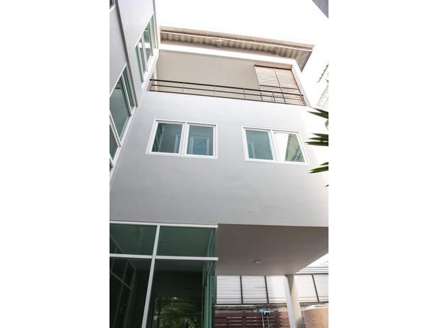 ให้เช่าบ้านเดี่ยว 3ชั้น ถนนสุขุมวิทซอย49