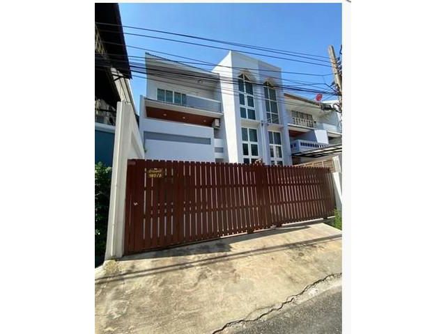 ให้เช่าทาวน์โฮม 3 ชั้น ซอยสุขุมวิท 54