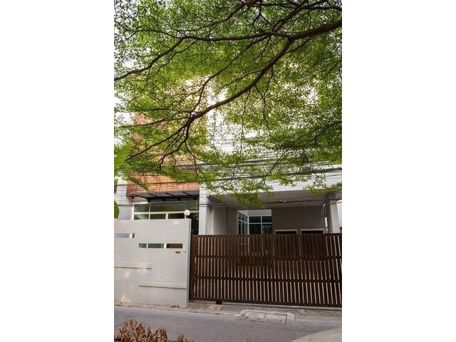 PPL13 ให้เช่าบ้านเดี่ยว 3 ชั้น ซอยสุขุมวิท 49/14 เดินทางสะดวกเหมาะทำออฟฟิศ ใกล้โรงพยาบาลสมิติเวช  BTSพร้อมพงษ์  เป็นบ้าน