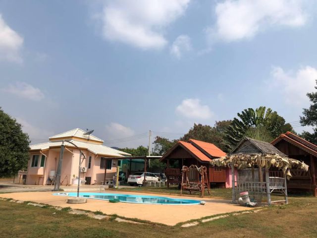 ขาย ที่ดินวิวเขาสวยๆพร้อมบ้านและสระว่ายน้ำ สัตหีบ เหมาะแก่ การทำรีสอร์ท