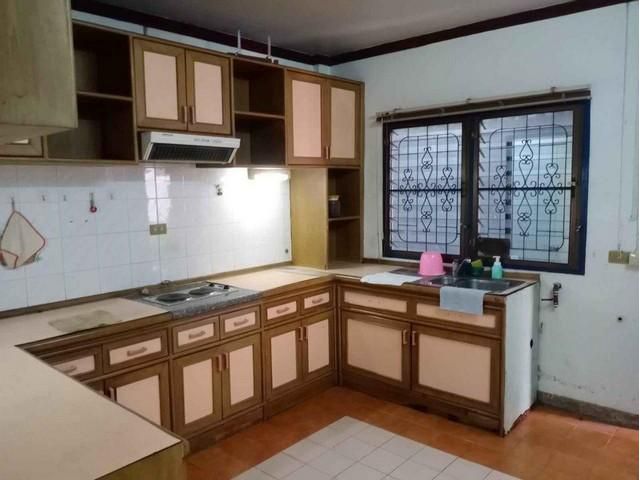 ให้เช่าทาวน์เฮ้าส์2ชั้นย่านพัฒนาการซอย29 5ห้องนอน หมู่บ้านเกษรา เขตสวนหลวง ราคาเช่า18,000บาท/เดือน