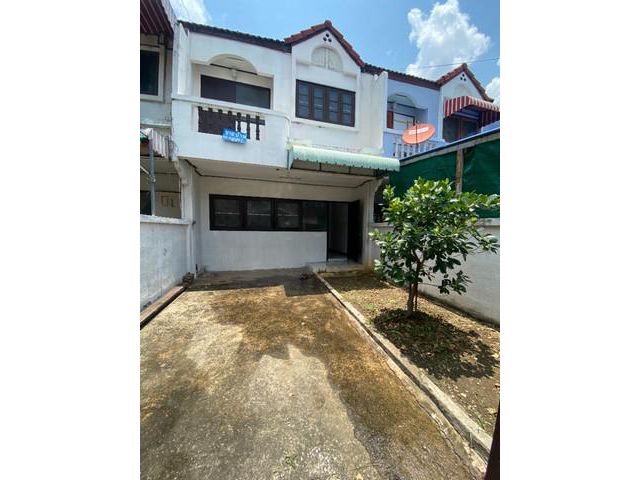 ขายด่วน ทาวน์เฮ้าส์ 2 ชั้น หมู่บ้าน บุษกร-รติยา