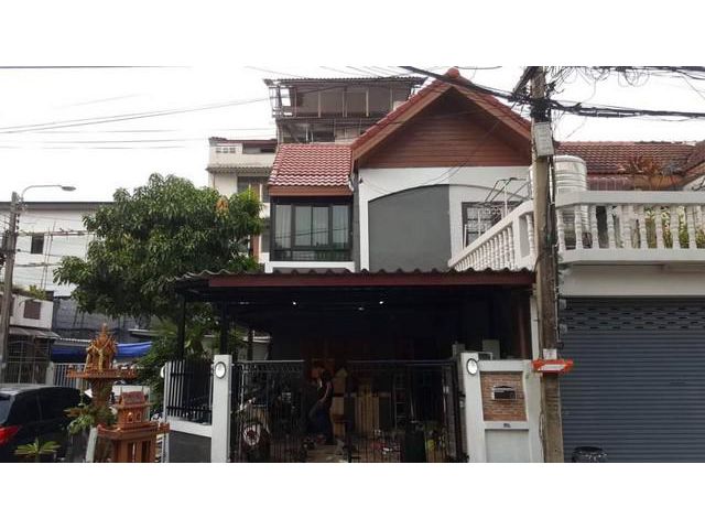 ทาวน์เฮ้าส์ 2 ชั้น หมู่บ้านเลิศอุบล ข้างกองปราบ