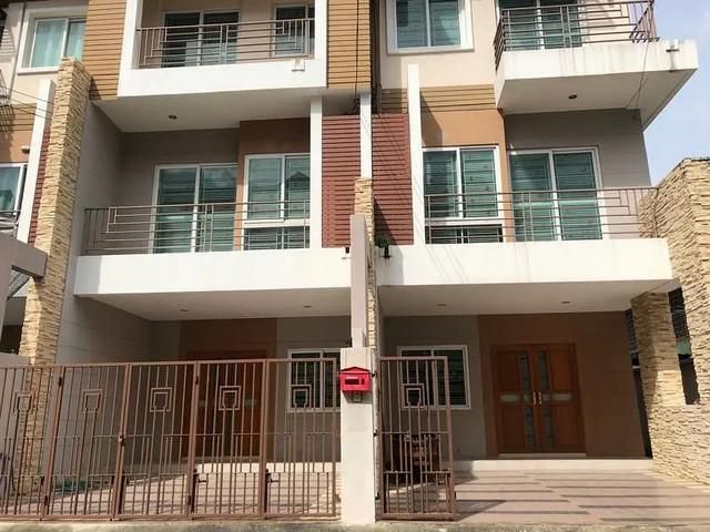 ให้เช่าทาวน์โฮม3ชั้น หมู่บ้านสุขนิเวศน์ 6 2คูหาทะลุกัน หลังริม 6 ห้องนอน ย่านสุขสวัสดิ์