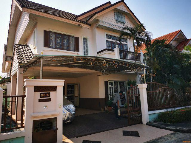 PR340ให้เช่าบ้าน หมู่บ้านธารารมณ์ พาร์คเวย์ ชาเล่ต์ (Tararom Parkway Chalet)  บ้านติดถนนใหญ่จริงๆ  ติดถนนรามคำแหง 190/1 สุขาภ