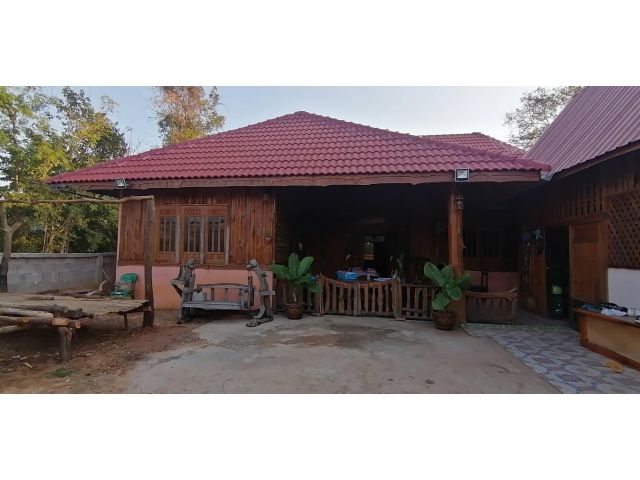 ปรับลดราคาลงอีก  ขายบ้านเดี่ยว ชั้นเดียว ตกแต่งด้วยไม้สักทองทั้งหลัง เนื้อที่ 1 งาน