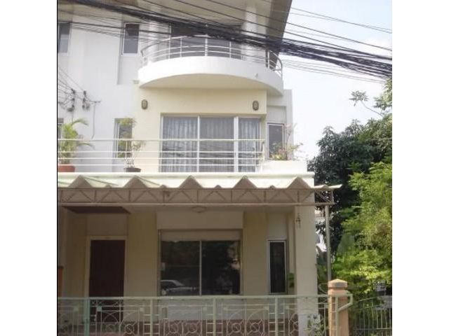 ให้เช่าทาวน์โฮม 3 ชั้น หลังมุม หมู่บ้านศุภาลัยวิลล์ ซอยรัชดาภิเษก32 ย่านลาดพร้าว