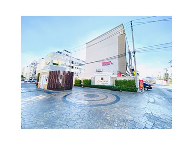 ขายด่วน Townhome ทำเลทอง ศรีนคริทร์ โครงการ Grand De Ville
