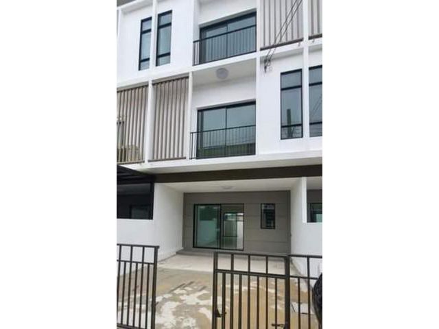 หมู่บ้าน Patio ศรีนครินทร์-พระราม9