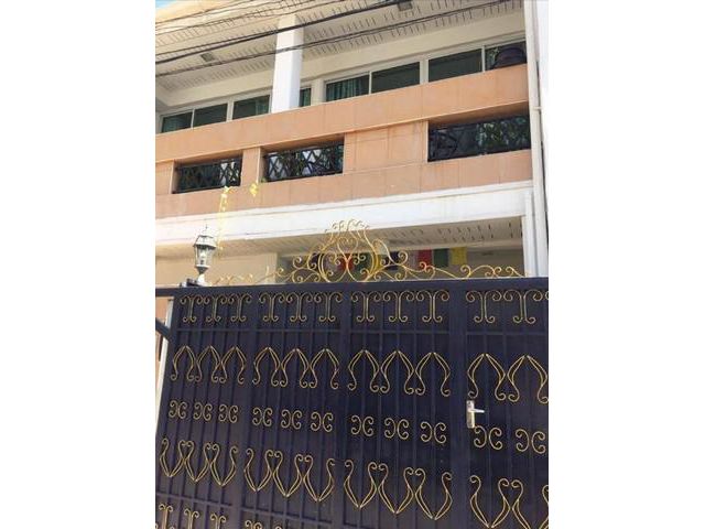 ให้เช่าทาวน์เฮ้าส์ 2ชั้น ถนนสุขุมวิทซอย26