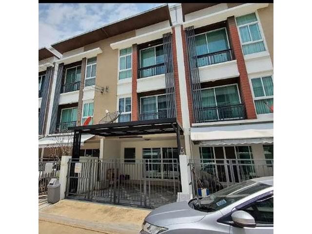 ขายทาวน์โฮม3ชั้นโครงการบ้านกลางเมืองโชคชัย4ซอย50