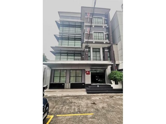 ประกาศขายออฟฟิต 4 ชั้น บ้านกลางกรุง ลาดพร้าว71 พร้อมเข้าอยู่ โทร 096-362 6595