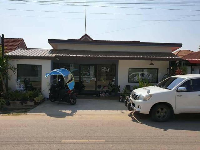 ขายบ้านเดี่ยว พร้อมร้านค้าและร้านกาแฟ มีลูกค้าประจำค่ะ  เนื้อที่ 75 ตร.ว. 3 นอน 3 น้ำ