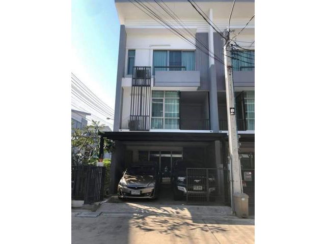 ขายด่วนทาวน์โฮม 3 ชั้น (หลังมุม) 30. 1 ตรว. หมู่บ้านเพล็กซ์ วัชรพล ซอยร่วมมิตรพัฒนา