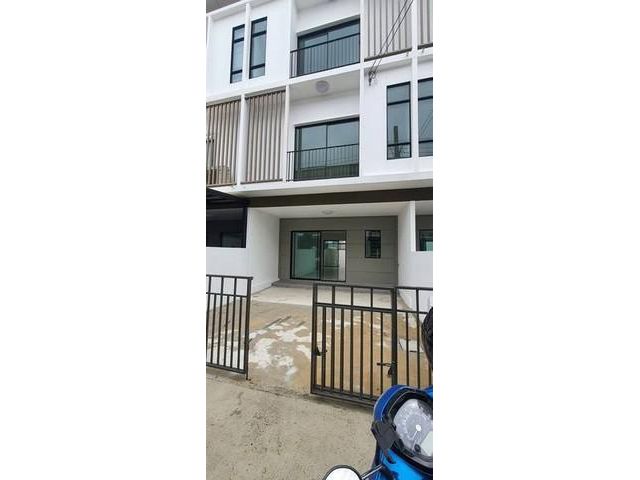 ให้เช่าทาวน์โฮม 3 ชั้น โครงการพาทิโอ ศรีนครินทร์ พระราม 9 ถนนกรุงเทพกรีฑา อนุญาตให้เลี้ยงสัตว์ได้