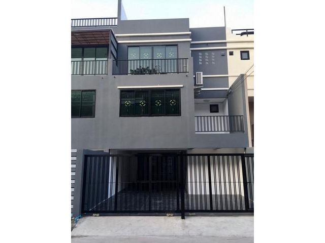 ให้เช่าทาวน์โฮมรีโนเวทใหม่ทั้งหลัง ซอยลาดพร้าว 41