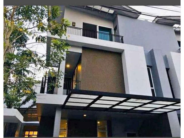 ให้เช่าบ้านแฝด3ชั้น 4ห้องนอนย่านดอนเมือง, หลักสี่, วิภาวดี ตกแต่งพร้อมอยู่ มีห้องนอนผู้สูงอายุด้านล่าง สามารถเลี้ยงสัตว