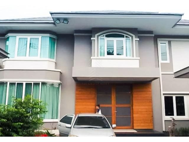 ขายบ้านเดี่ยว 2 ชั้น ตกแต่งภายในสวยงามพร้อมตู้โชว์ตู้ปลาและภายนอก เนื้อที่กว้างขวาง  ร่มรื่น น่าอยู่