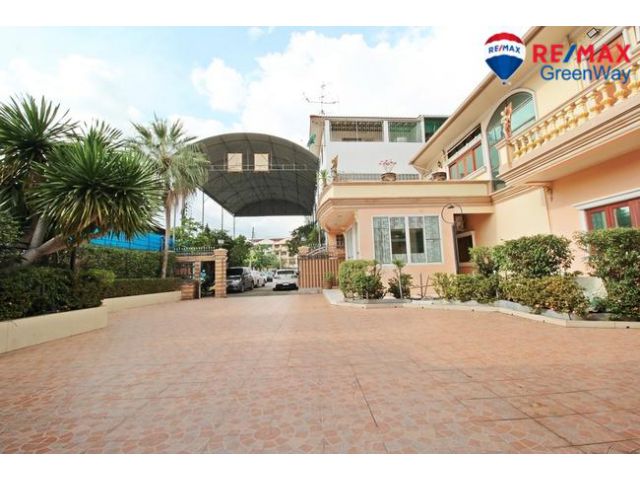 บ้านเดี่ยวเพชรเกษม หมู่บ้าน ศิขรินทร์ 10ที่จอดรถ