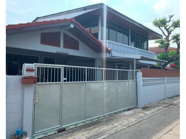 ให้เช่าบ้านเดี่ยว 2 ชั้น ย่านสุทธิสาร