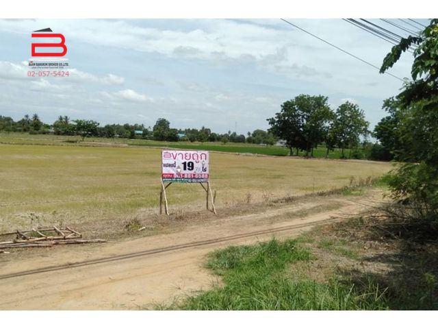 ที่ดินถมแล้ว ริมถนนทางหลวงเเผ่นดินหมายเลข 340 เนื้อที่ 19-0-79.4 ไร่ อ.ศรีประจันต์ สุพรรณบุรี