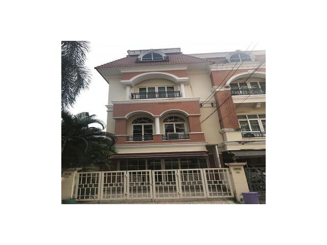 ทาวน์โฮม 3 ชั้น  หมู่บ้าน คาซ่าซิตี้ ลาดพร้าว