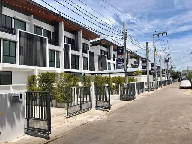 ปล่อยเช่า Townhome 3 ชั้น โครงการ Cozy สตรีวิทยา2 ซอย 29 ใหม่เอี่ยม ขนาดพื้นที่ 30 ตรว