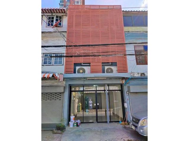 ขายตึกแถว3ชั้นย่านบางนา ใกล้BTSบางนา 200 เมตร ตรงข้ามตึกไบเทคบางนา สร้างเต็มพื้นที่ ปรับปรุงใหม่ หมดพร้อมเข้าอยู่