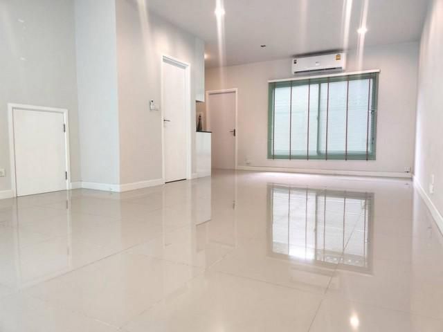 ให้เช่าทาวน์โฮม 3 ชั้น หมู่บ้านPlex บางนา