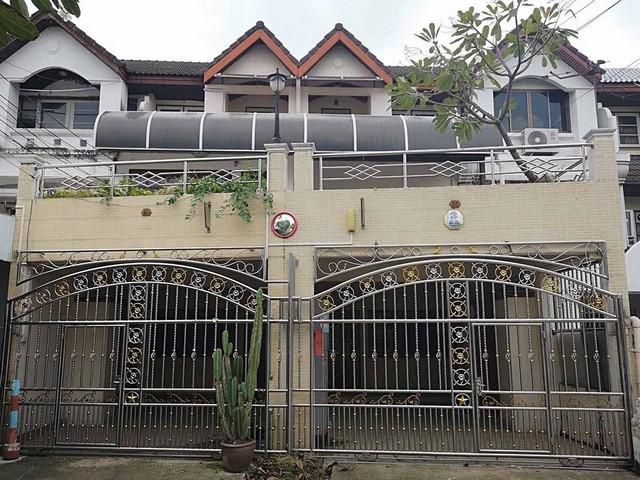 ขายทาวน์โฮม 3 ชั้น 2 คูหา ติดกัน ซอยลาดพร้าว 110