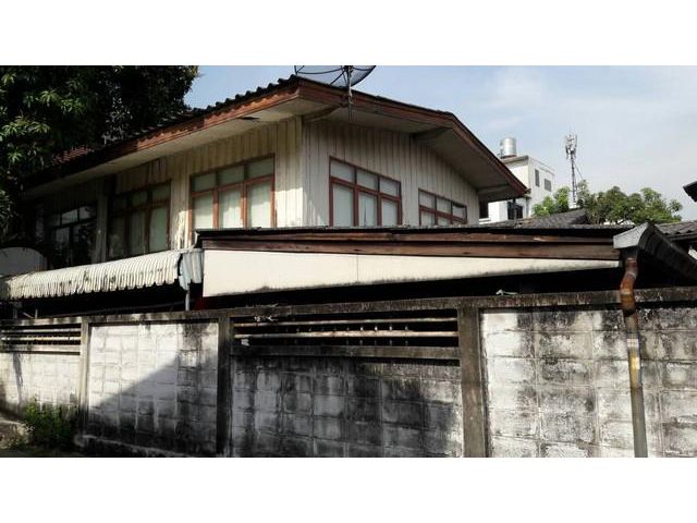 ขายที่ดินย่านสุขุมวิทพร้อมสิ่งปลูกสร้างบ้านไม้ Land for Sale Sukhumvit Area Size 60 Sq  ใกล้BTSอ่อนนุช เนื้อที่ 60 ตร.ว