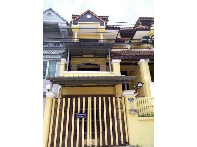 ให้เช่าทาวน์โฮมหมู่บ้านรอยัลศรีนครินทร์วิลล่า