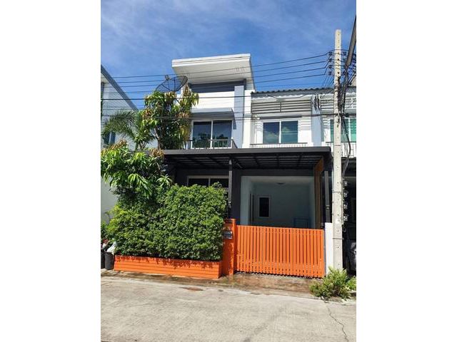 ให้เช่าทาวน์เฮาส์ 2 ชั้น หมู่บ้านรสาแม็กวิลล์ ซอยพหลโยธิน 73 หลังมุม ใกล้รถไฟฟ้าBTSแยก ป.ค.อ.