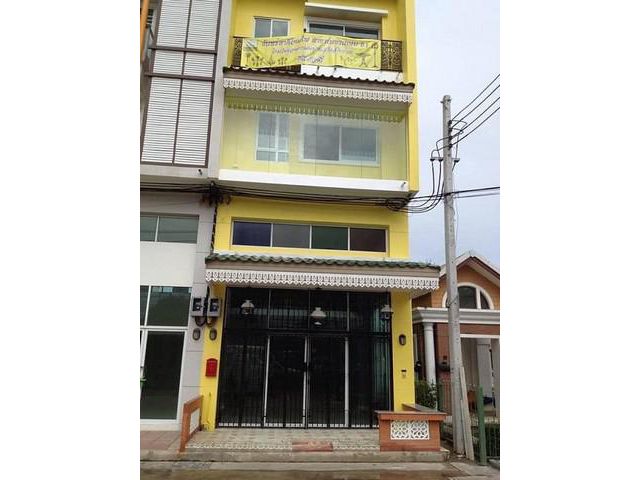 หน้าหมู่บ้านชวนชื่นเพชรเกษม 81 ห้องมุม