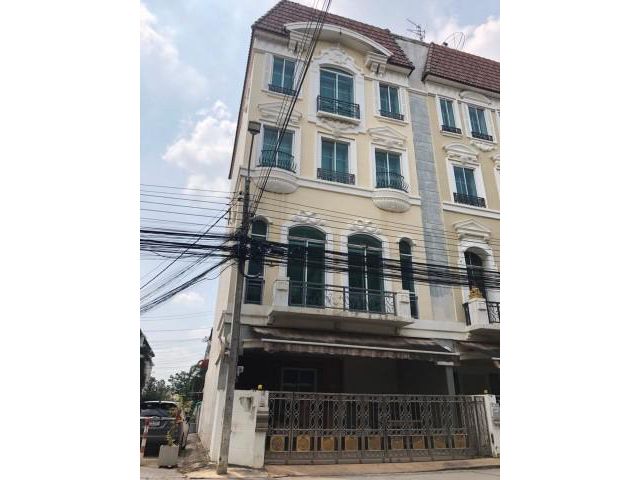 ให้เช่าทาวน์โฮม4 ชั้นหลังมุมบ้านกลางเมืองมอนติคาร์โลรัชวิภา เขตจตุจักร บิ้วอินทั้งหลัง แอร์เฟอร์พร้อ