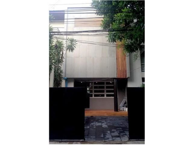 ให้เช่าและขายโฮมออฟฟิศ 3 ชั้น รัชดาภิเษก32