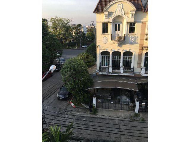 ให้เช่าทาวน์โฮมโครงการเมโทรพระราม9  หลังมุม