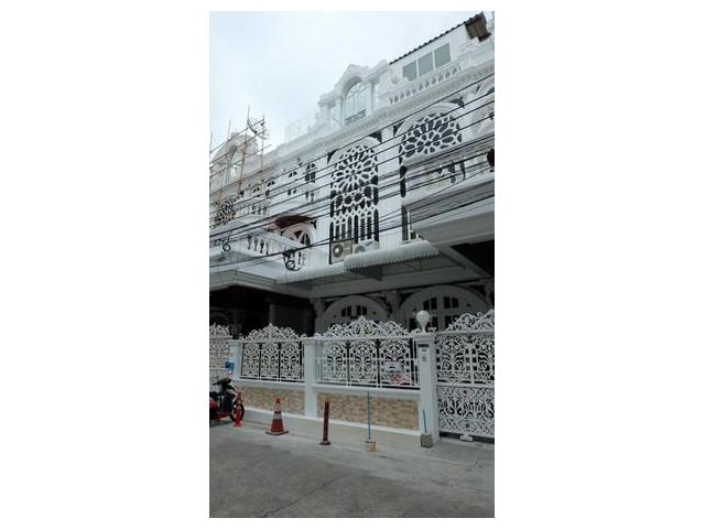 ให้เช่าทาวน์โฮม 4 ชั้น Ekamai Villa เอกมัย 26