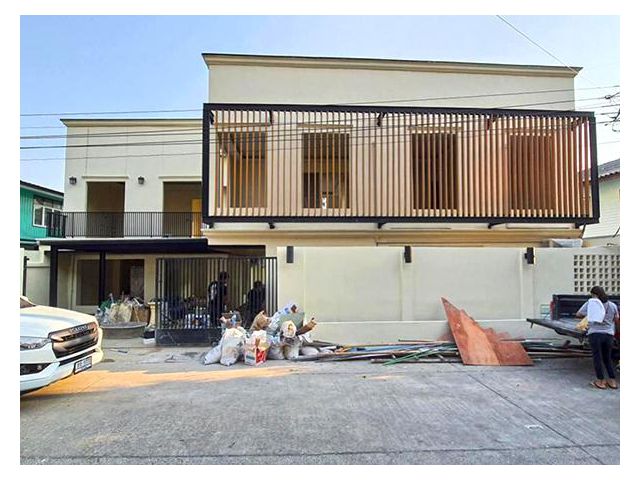 ขายบ้าน กลางเมืองย่านลาดพร้าว (AOL-F81-2106004136)