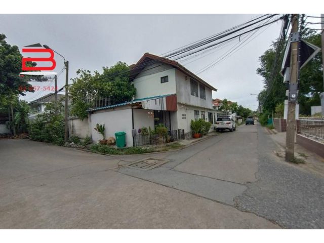ที่ดินพร้อมบ้านเดี่ยว 2 ชั้น หลังมุม ซอยลาดพร้าว 80 แยก 24 เนื้อที่ 103 ตรว. เขตวังทองหลาง