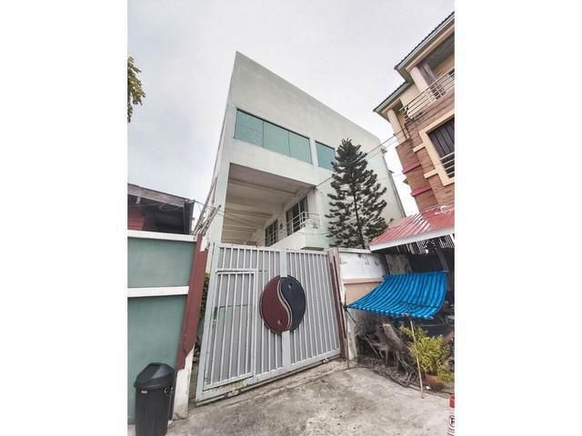PJD07 ให้เช่าอาคาร 3 ชั้น หมู่บ้าน ทาวน์อินทาวน์ ลาดพร้าว 94 พร้อมลิฟต์ขนของ เหมาะทำออฟฟิศ เดินทางสะดวก