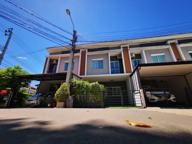 ขาย Townhouse หมู่บ้าน Pleno Srinakarin ใกล้ BTS Monorail สายสีเหลือง 3 ห้องนอน 2ห้องน้ำ 18ตรว.