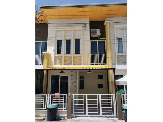 ขายทาวน์โฮม 2 ชั้น หมู่บ้านโกลเด้นทาวน์ลาดกระบัง