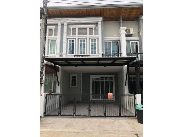 หมู่บ้านโกลเด้น ทาวน์ สาทร ติดถนนกัลปพฤกษ์