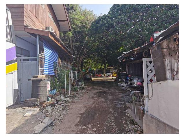 R070-272 ขายที่ดิน 2-2-33 ไร่ พระราม 3 ถนนสาธุประดิษฐ์ ปากซอยมี BRT เดิน 350 เมตร (4 นาที) ถึงที่ดิน เหมาะทำที่อยู่อาศัย
