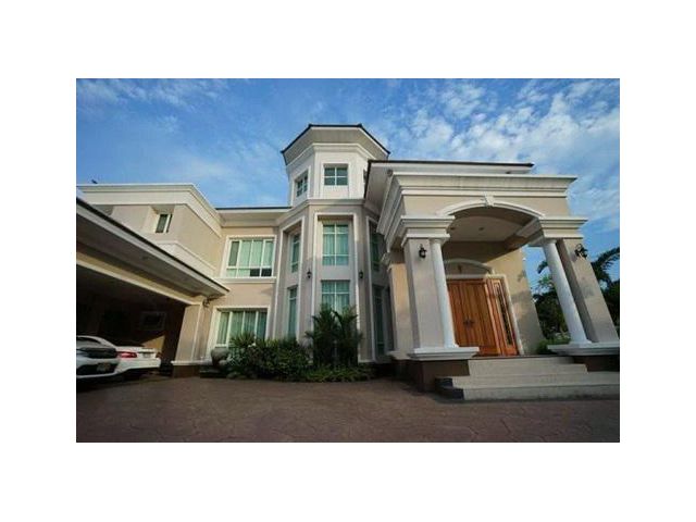 ขายบ้านหรู สุขุมวิท ปุณณวิถี 4ห้องนอน มีพื้นที่สวน