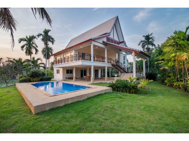 ขายบ้านเดี่ยว 2 ชั้น พร้อมเฟอร์นิเจอร์ ริมชายหาดในรีสอร์ทส่วนตัว